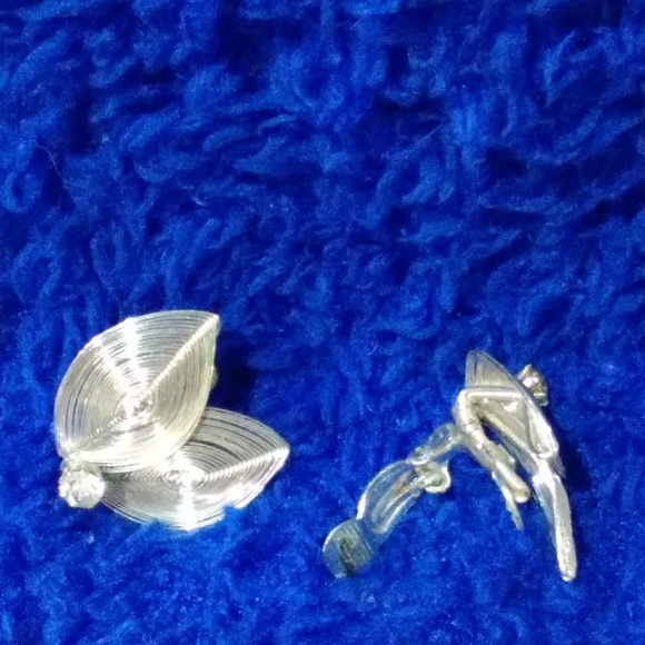 Princess pin and earrings - Picture 3 of 4